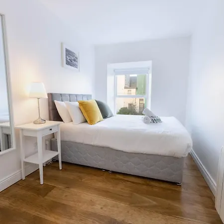 شقة Modern Canal View Home, In Centre, Sleeps 8 *