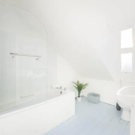 شقة Modern Canal View Home, In Centre, Sleeps 8